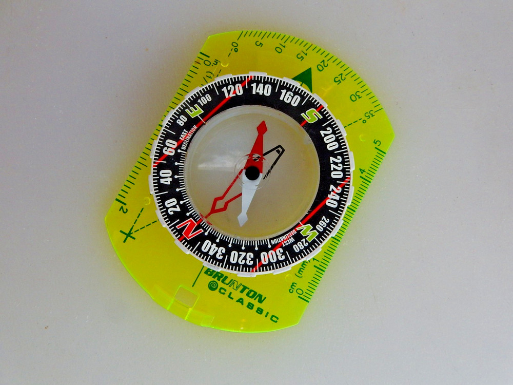 BRUNTON Classic Compass 9020G Optic Green Baseplate, Rotating Analog Exc Used