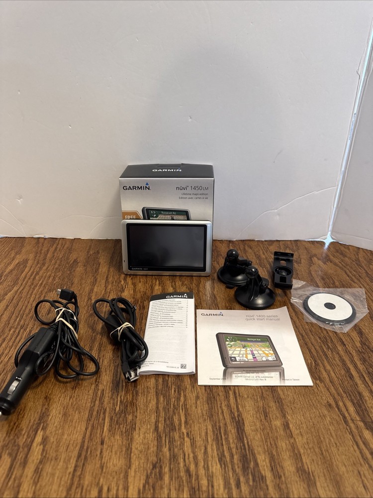 Garmin Nuvi 1450LM 5″ GPS Navigation System Bundle w/ box & Car Charger Manual