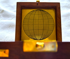 Antique Style BRASS COMPASS in Latching WOODEN Box