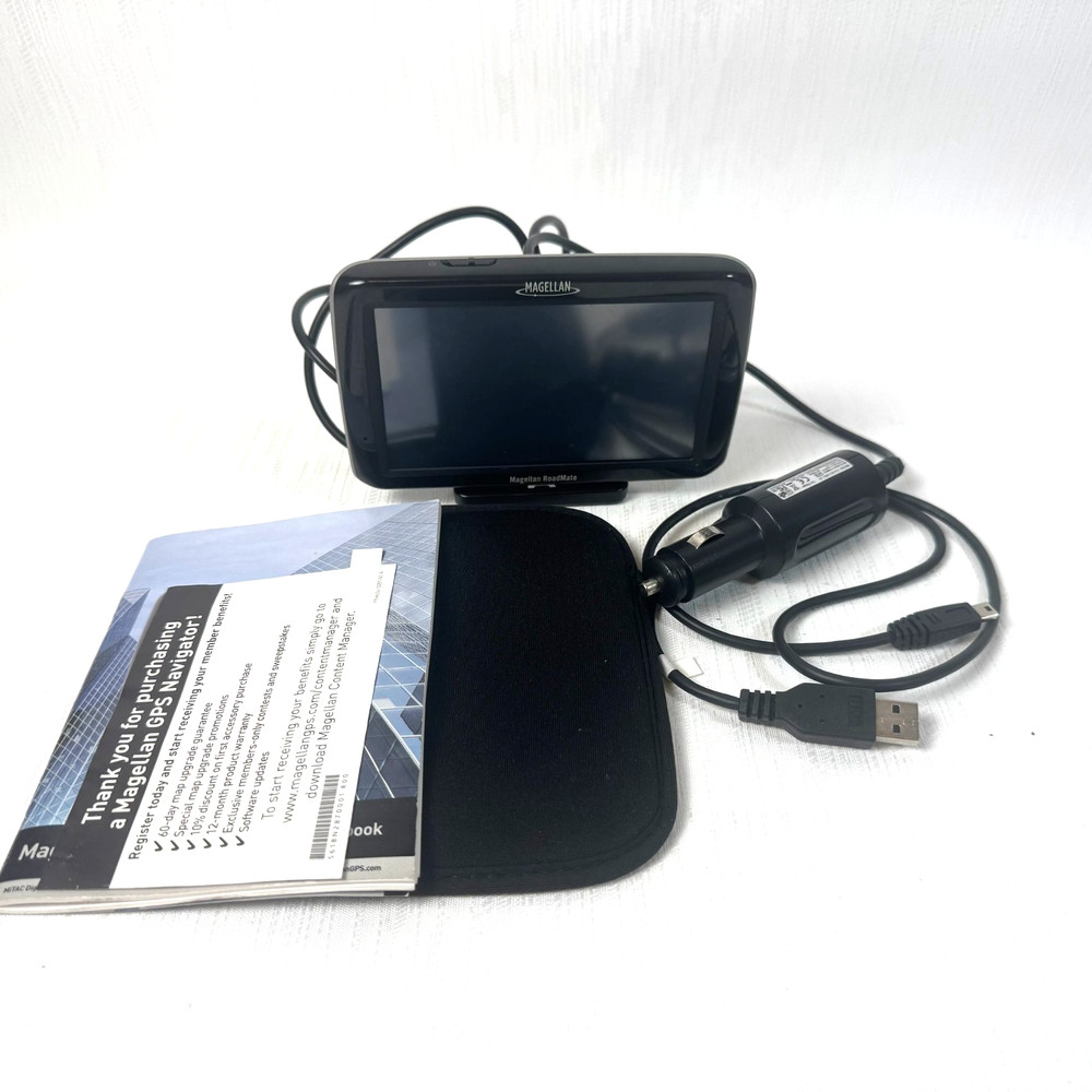Magellan RoadMate 5145T-LM 5″ GPS Navigation System Bundle