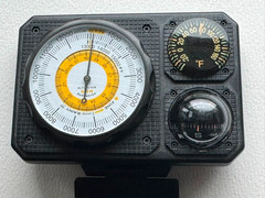 Sun Company Navigat’r 6 – Six-Function Dashboard Altimeter/Barometer (Meters)