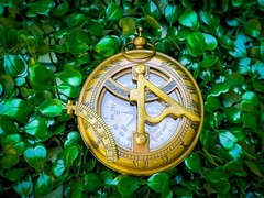 Vintage Maritime Pocket Sundial – Antique Reproduction, Engraved Collectibles