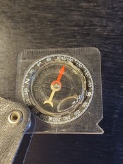 Eddie Bauer Compact Map Compass & Magnifier 2 x 2″ Leather Sheath Hiking Camping