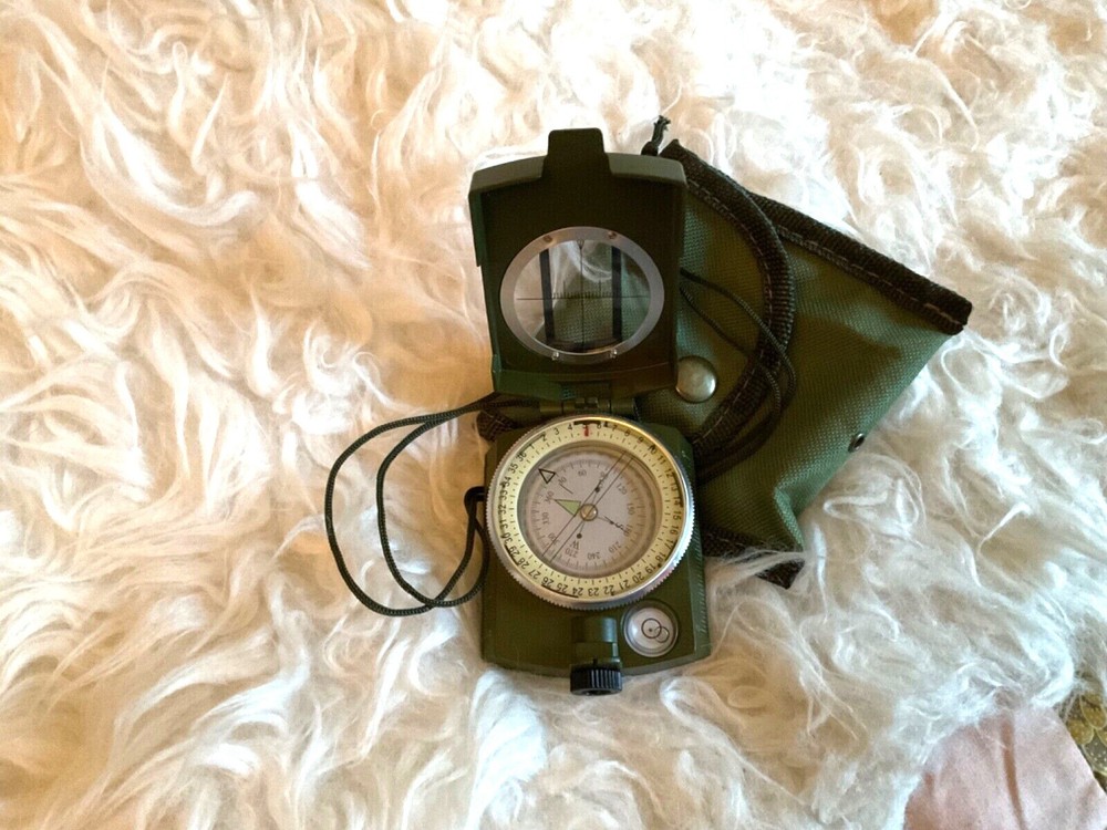 High Accuracy Waterproof Military Compass with Carrying Bag.