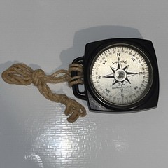 VTG or Antique Taylor Showay compass in Bakelite case Made USA