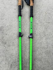 Set of Foxelli 7075 Aluminum Trekking Poles 110-135CM Green .. 4E