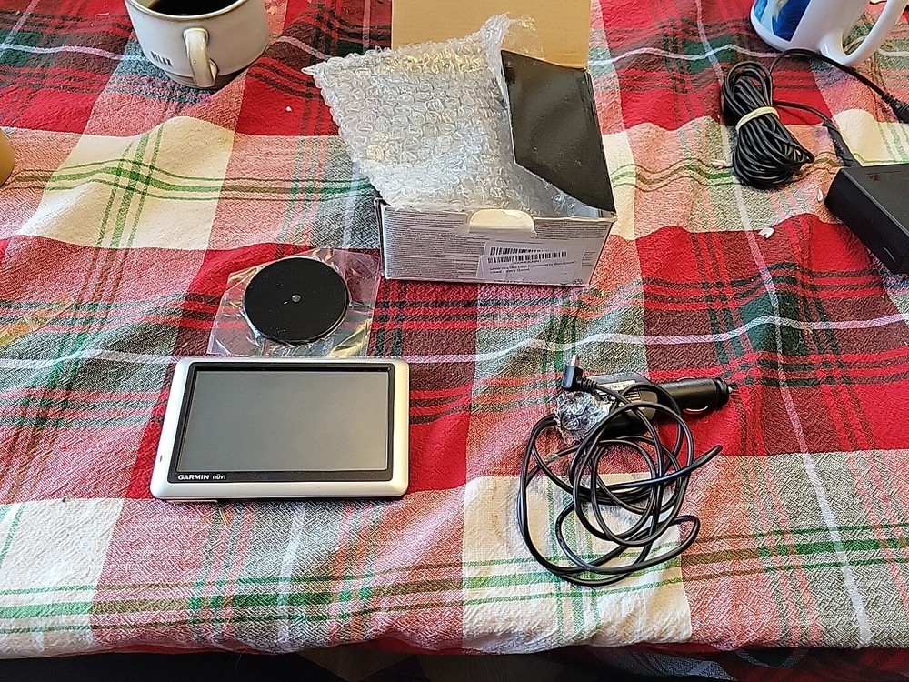 Garmin Nuvi 1450LM Mountable GPS Free Lifetime Maps Navigation System Box