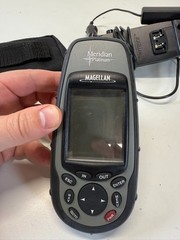 Magellan Meridian Platinum Handheld GPS w/ Car Mount & Case – Untested