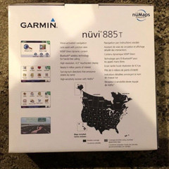 Garmin Nuvi 885T 4.3-Inch Widescreen Bluetooth Portable GPS Navigator NEW