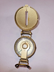 Vintage Lensatic Compass Liquid Filled Metal Case Made In Taiwan Clip-On