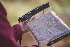 Kaituna Waterproof Map Holder Small 19.5×30 cm Black/White