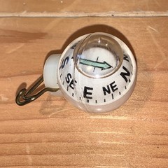 Ball Type Pin On Compass Liquid Filled Arrow Vintage Rare White JJ10