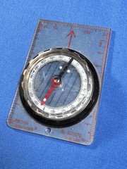 Vintage SUUNTO Precise Pathfinder Compass, Made in Finland 3.25″ x 2.25″
