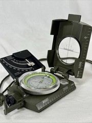 Multifunctional luminous dial Waterproof and fog-proof Accurate military compass
