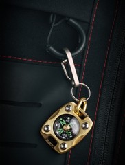 MecArmy CMP2, Brass, EDC Compass, With Fluorescence Glow and Beaded Chain used