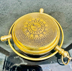 **Golden Alethiometer Compass Prop – His Dark Materials Replica Symbol Reader