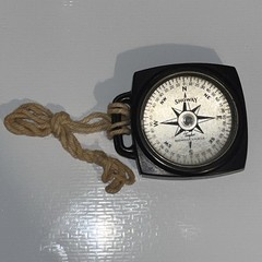 VTG or Antique Taylor Showay compass in Bakelite case Made USA