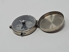 🔥 Vintage PIC Brass Compass – With Lock and Direction Arrow – Made in Germany