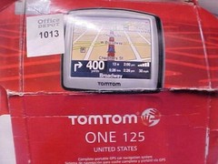 TomTom ONE 125 N14644 Portable LCD Touchscreen GPS System Navigator Bundle Used