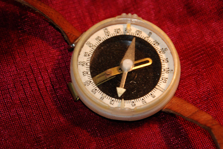 HAND COMPASS VINTAGE SOVIET ORIGINAL WITH LEATHER STRAP/WRISTLE 60’s