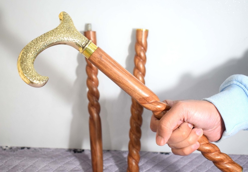 “Premium Solid Wood Walking Stick with Ergonomic Handle, Perfect for Daily Use.