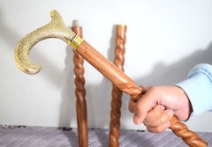 “Premium Solid Wood Walking Stick with Ergonomic Handle, Perfect for Daily Use.