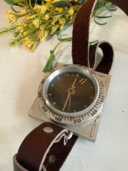 VINTAGE SUUNTO CO WRIST COMPASS HELSINKI ARMY LEATHER STRAP