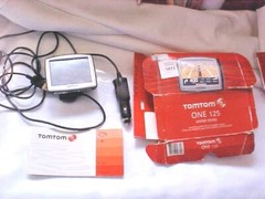 TomTom ONE 125 N14644 Portable LCD Touchscreen GPS System Navigator Bundle Used
