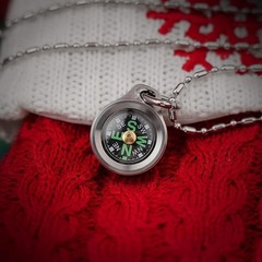 Waterproof EDC Mini Compass Pendant – Titanium/Brass/Copper for All Journeys
