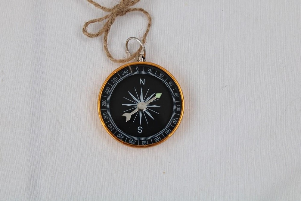 1.5″ ANTIQUE REPLICA ORNATE POCKET COMPASS~RING~GOLDISH COPPER~METAL~3/8″THICK