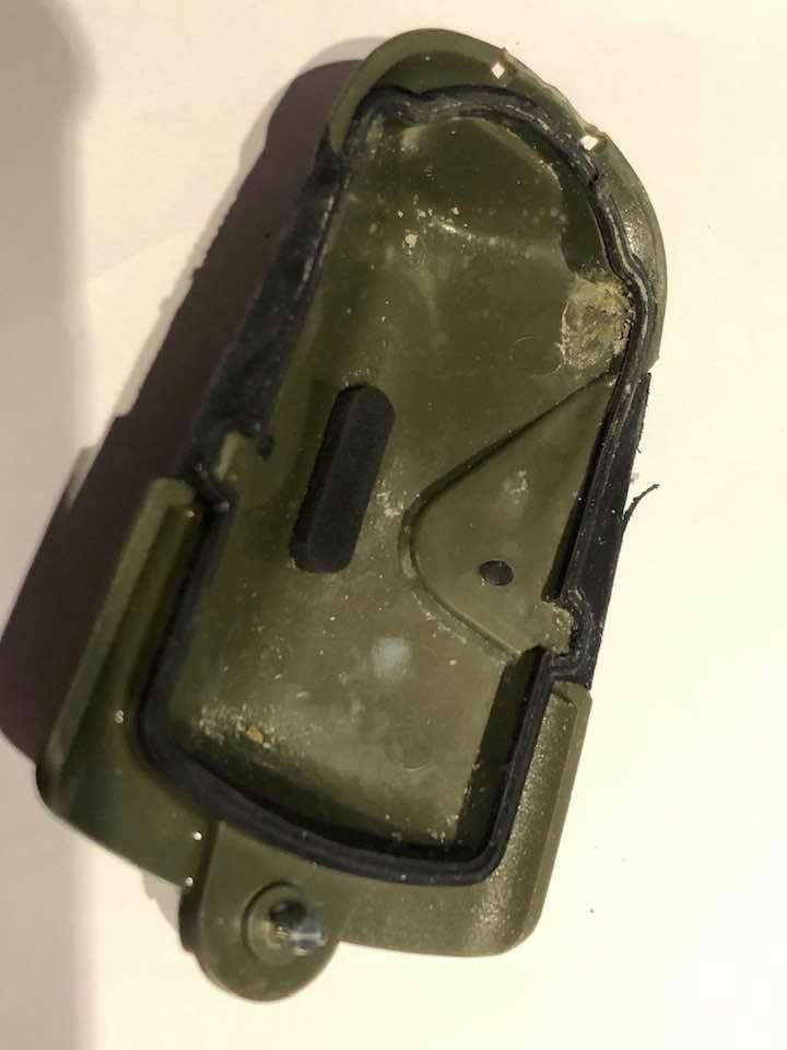 GARMIN RINO 120 GPS BATTERY DOOR BROKEN PRONG ON THE BOTTOM