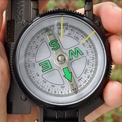 1× Portable Compass Military Outdoor Camping Folding CompassTrip Tool Army Green