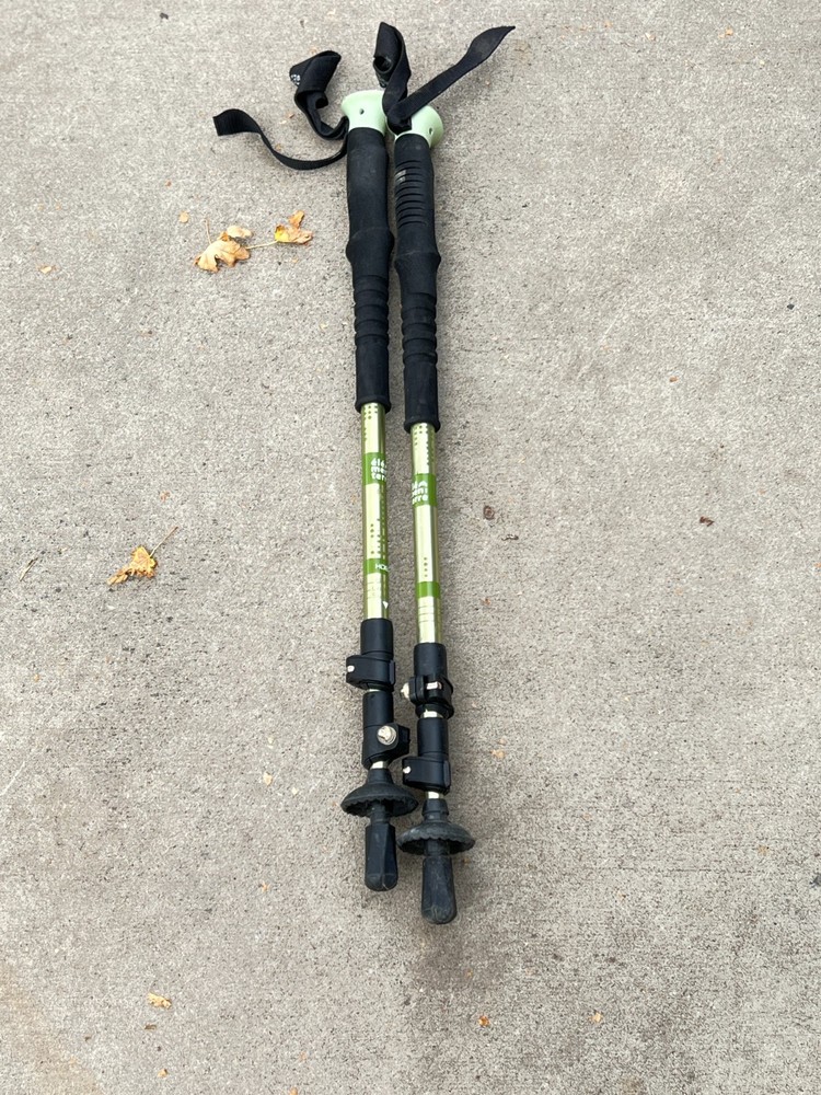 Set of ele men terre Aluminum Trekking Poles 110-135CM .. 79