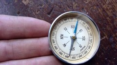VINTAGE 1-3/4″ POCKET COMPASS MADE IN JAPAN