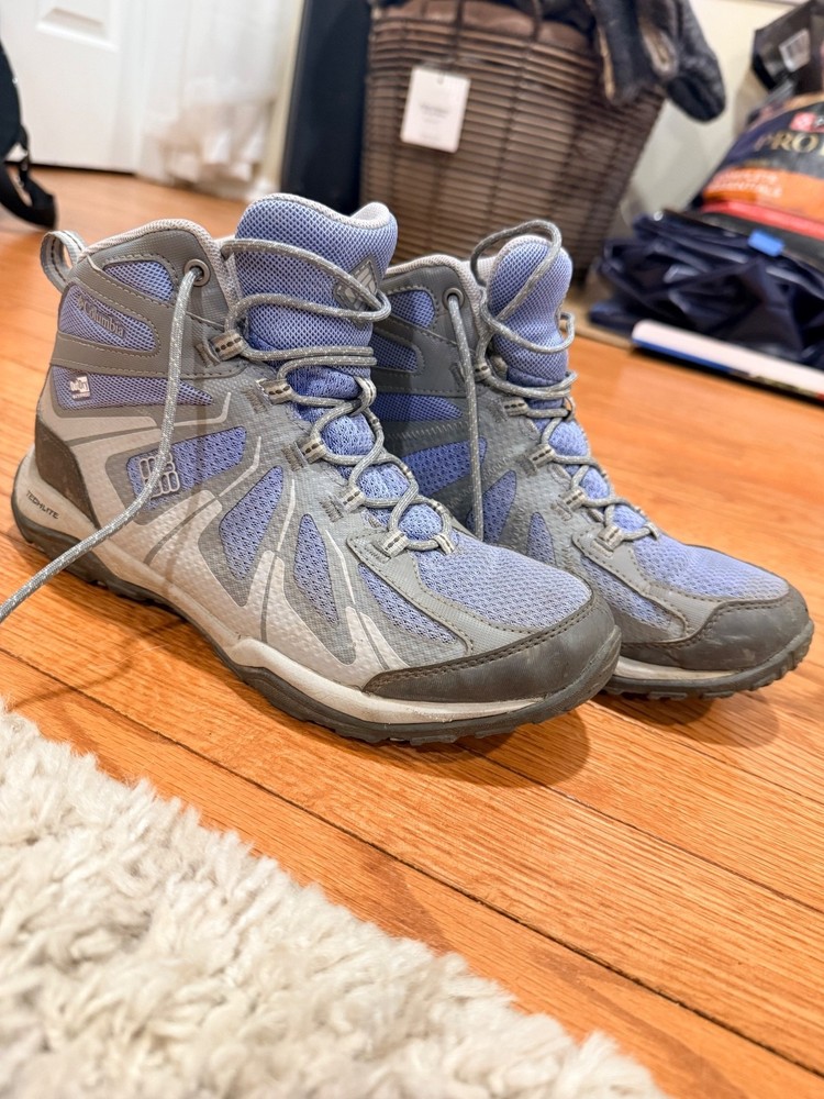 Columbia Women’s Hiking Boots Size 7 Gray purple Techlite