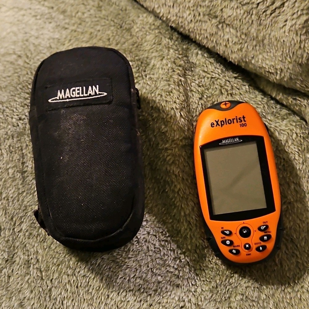 Magellan eXplorist 100 Handheld Hiking GPS with Carry Case **Not working Read