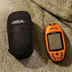 Magellan eXplorist 100 Handheld Hiking GPS with Carry Case **Not working Read
