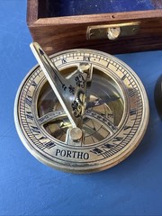 ✨PORTHO Thoreau’s Go Confidently Engraved Compass with Wooden box✨