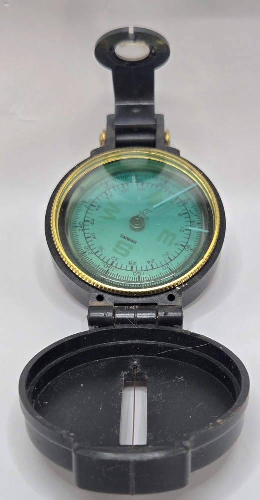 Folding Lensatic Sighting Compass w/ Lid, Easy Read, Plastic, Black/Gold/Green