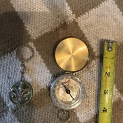 Vin.Pocket Style Compass Liquid Filled 2” W/cover And A Fleur De Lis Key Chain