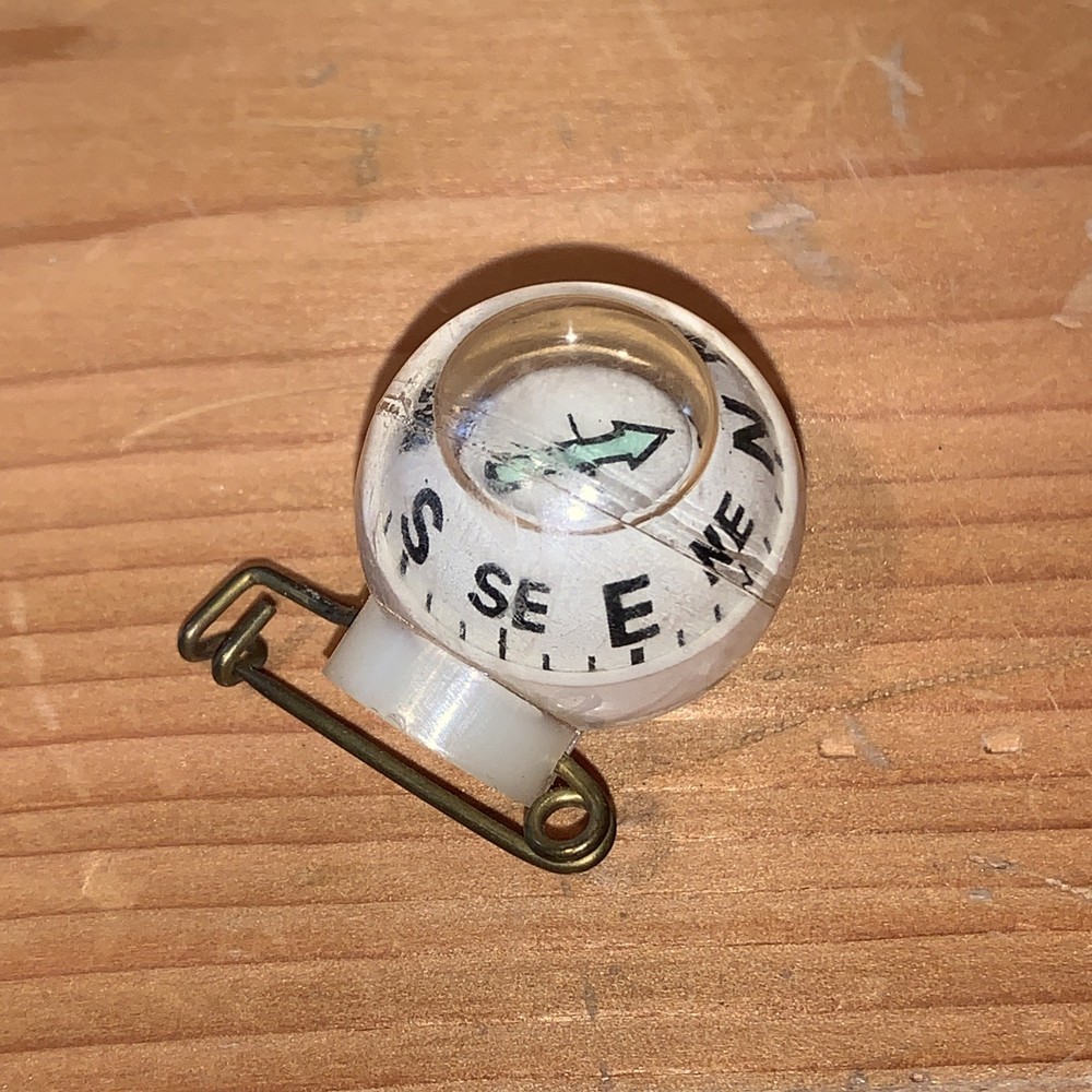 Ball Type Pin On Compass Liquid Filled Arrow Vintage Rare White JJ10