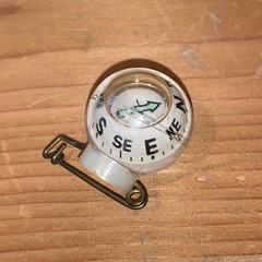 Ball Type Pin On Compass Liquid Filled Arrow Vintage Rare White JJ10