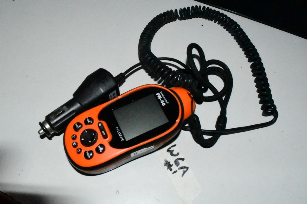 Delorme Earthmate PN-40 Color Screen Handheld Navigation with plug W6A3