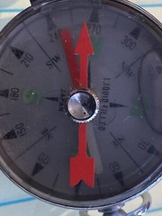 VINTAGE JAPANESE COMPASS JAPAN – LIQUID FILLED – CHROME AND GLASS – WITH ARROW