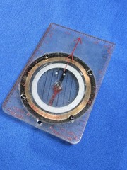 Vintage SUUNTO Precise Pathfinder Compass, Made in Finland 3.25″ x 2.25″