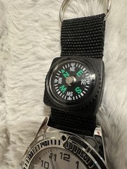 Dreams Unlimited Travel Quartz Watch w/ Compass Keychain 40mm Running