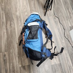 Eureka GetAway 3900 Intrenal Frame 28″ Hiking Camping Backpack w/ Rain Cover