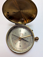 2″ Antique Brass Pocket Compass With Locking Made in France