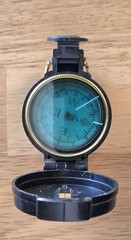 Folding Lensatic Sighting Compass w/ Lid, Easy Read, Plastic, Black/Gold/Green