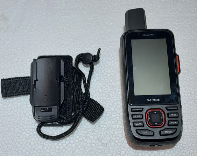 Garmin GPSMAP 66i Handheld GPS Satellite Communicator Fishing Camping Hiking